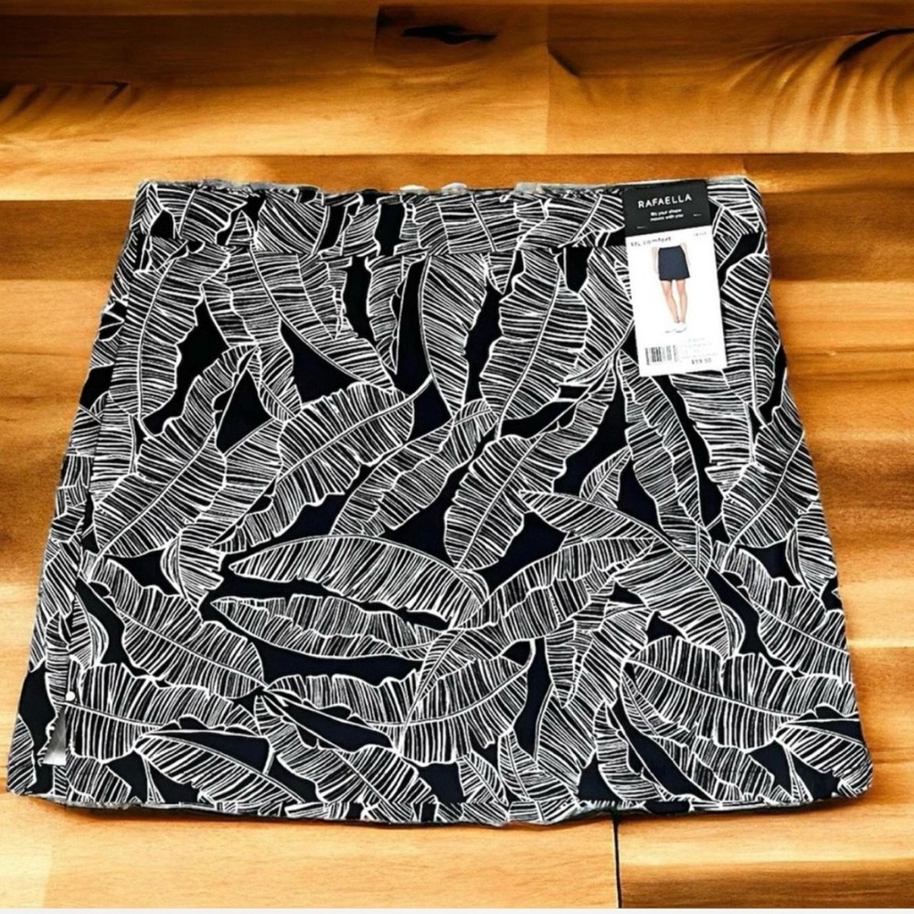 NEW! Rafaella XXL women’s skort leaf pattern skirt with shorts NWT!